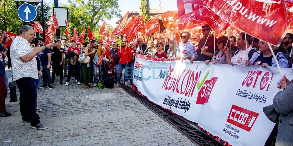 Masiva concentración sindical a las puertas de Fedeto, en Toledo. Foto: Rebeca Arango.