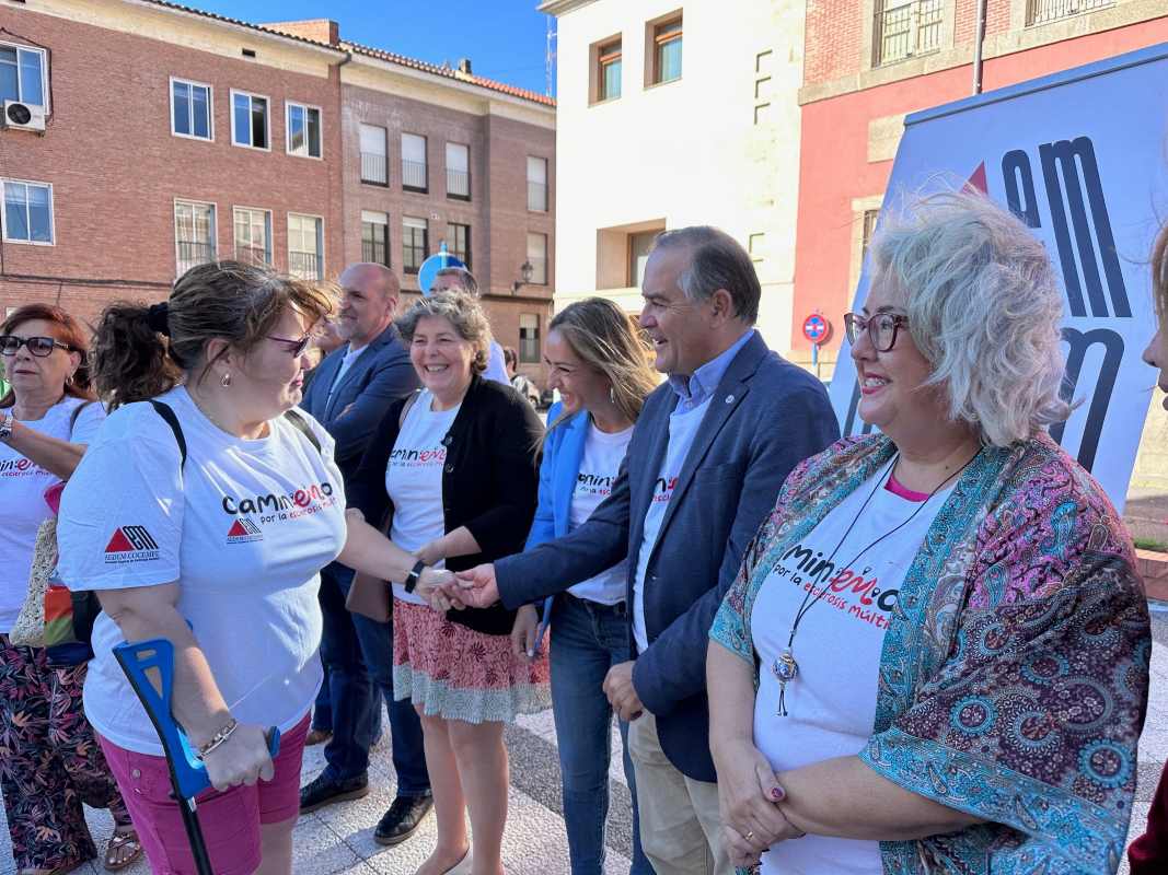 Gregorio, apoyando la campaña 'Caminemos por la Esclerosis Múltiple'.