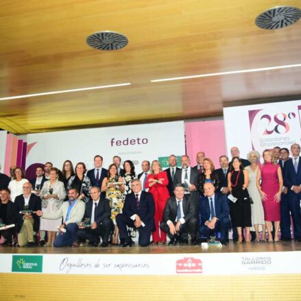 Foto de familia de los premios empresariales de Toledo. Foto: Rebeca Arango.