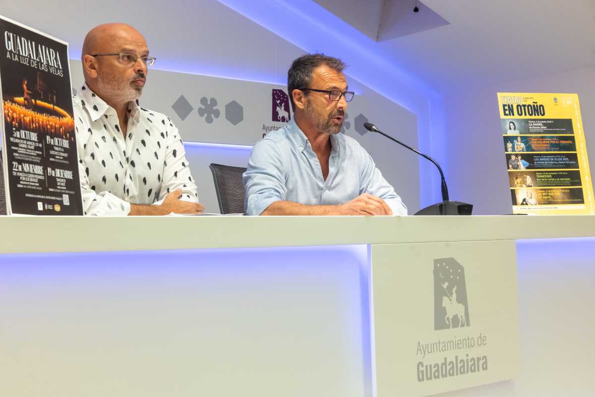 El director de escenarios culturales de la concejalía de Cultura, Julio Gómez, y el concejal de Cultura del Ayuntamiento de Guadalajara, Javier Toquero.