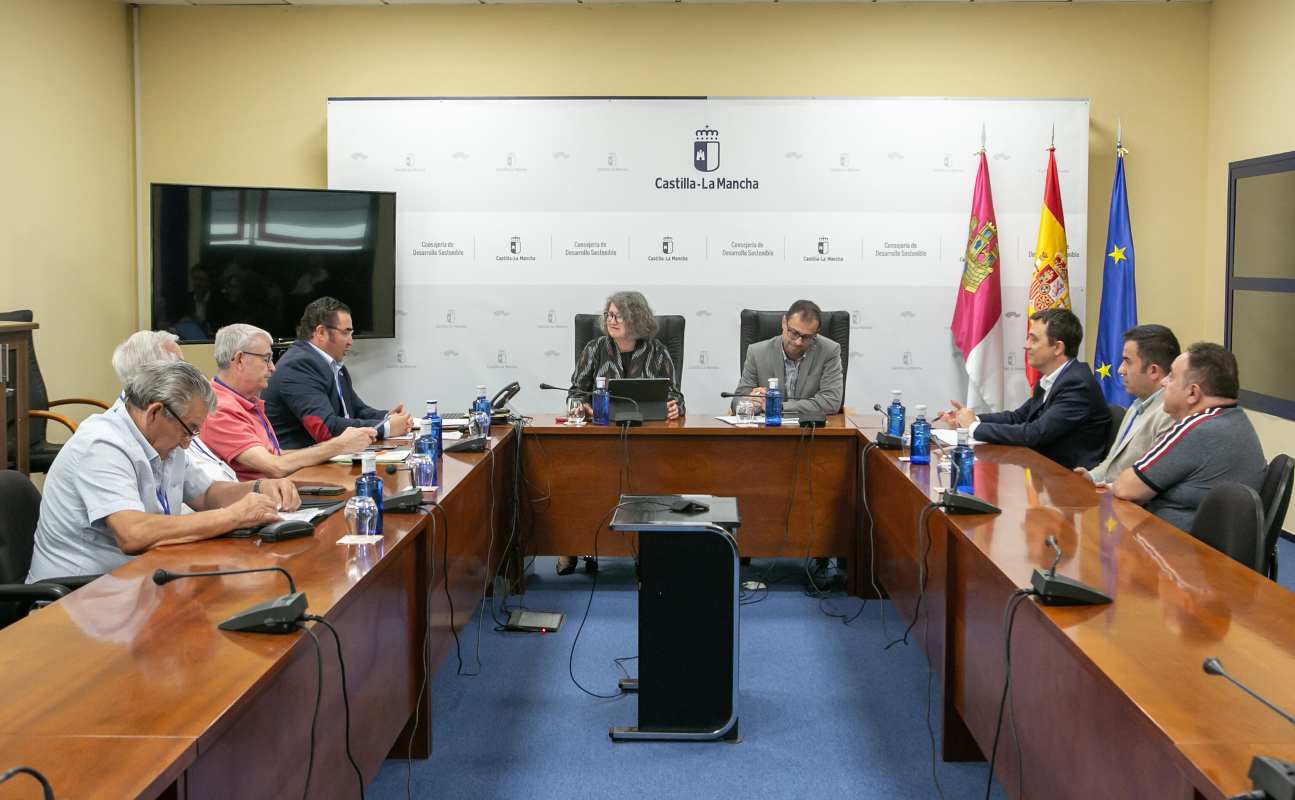 Reunión de la consejera Mercedes Gómez con la nueva Junta directiva de la Federación de Caza de Castilla-La Mancha