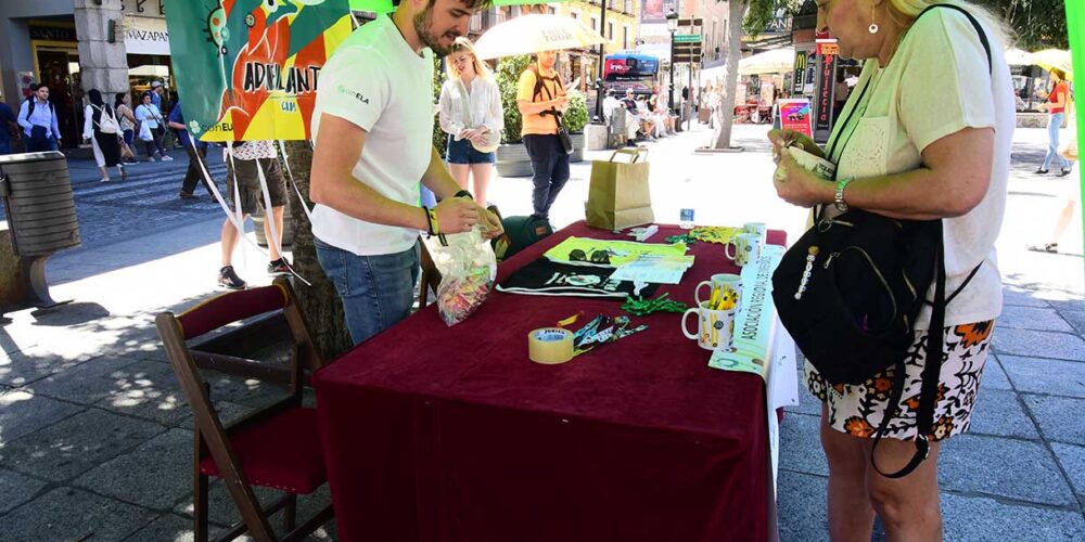 Mesa en Toledo de la asociación AdELAnte. Foto: Rebeca Arango.