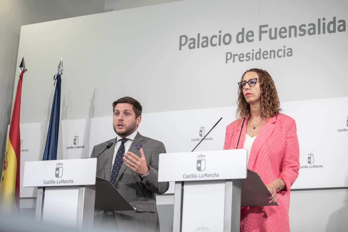 El consejero de Fomento, Nacho Hernando, y la consejera de Igualdad, Sara Simón.