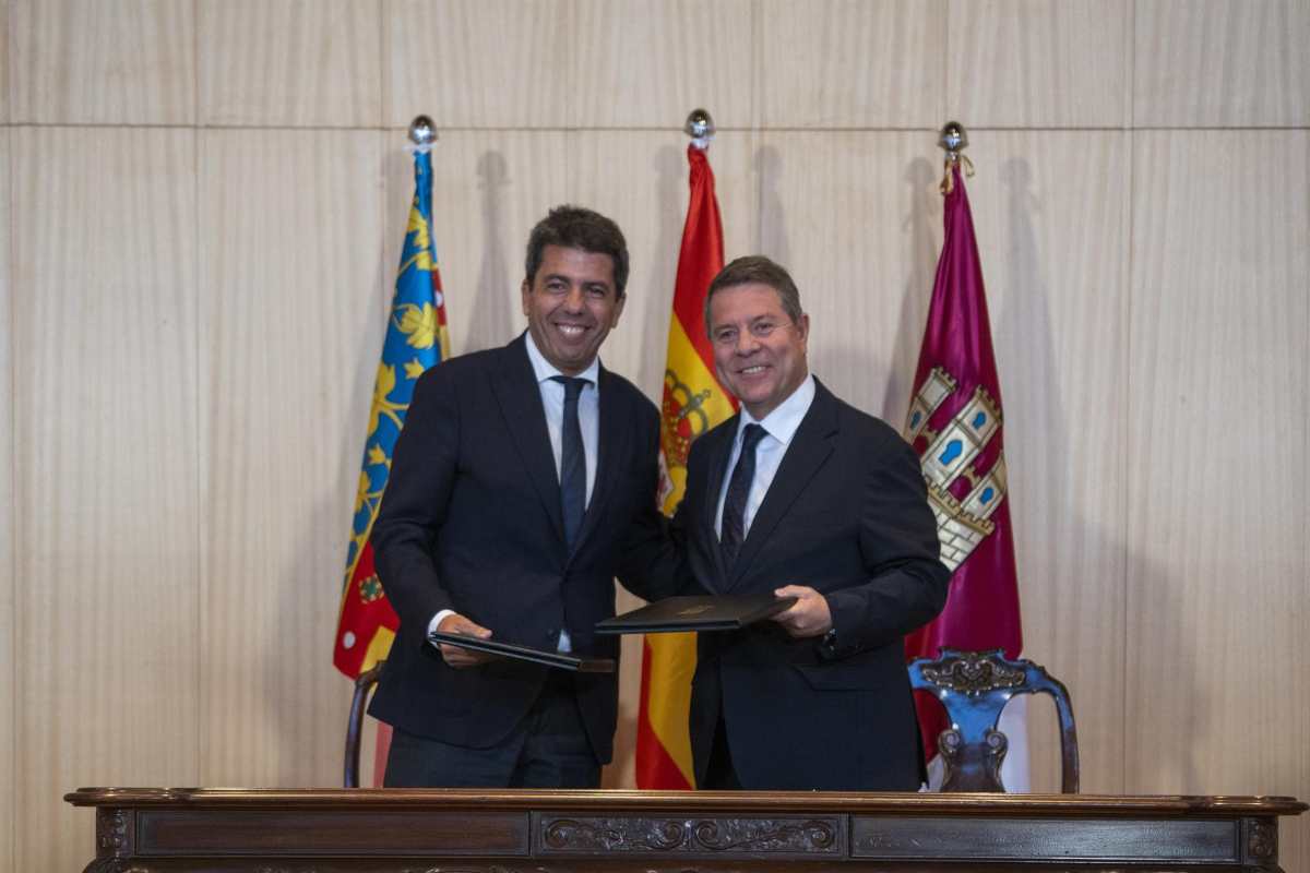 El presidente de la Generalitat Valenciana, Carlos Mazón, y el presidente de Castilla-La Mancha, Emiliano García-Page