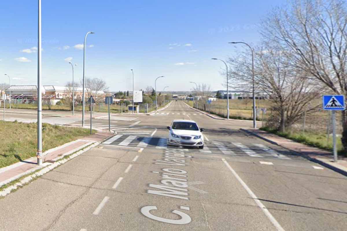 Hospitalizado un menor de 13 años tras caer de un patinete en la calle Mario Vargas Llosa de El Señorío de Illescas (Toledo)/Foto: Google Maps