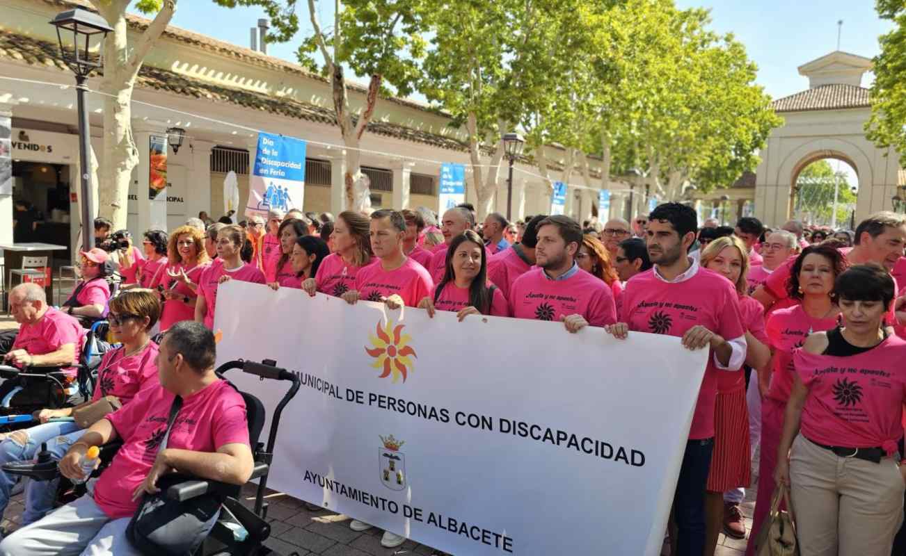 Batucada y desfile por el Día de las personas con discapacidad en la Feria de Albacete