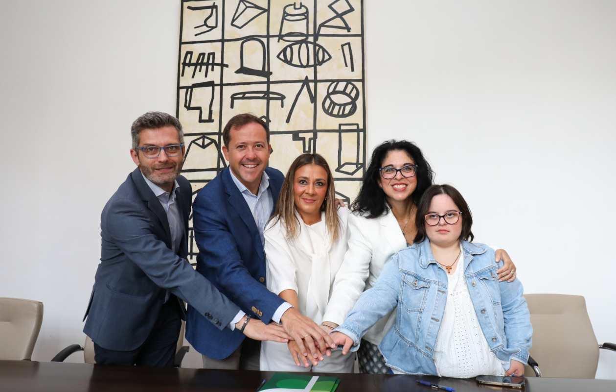 Firma del convenio entre Plena Inclusión y el Ayuntamiento de Toledo.