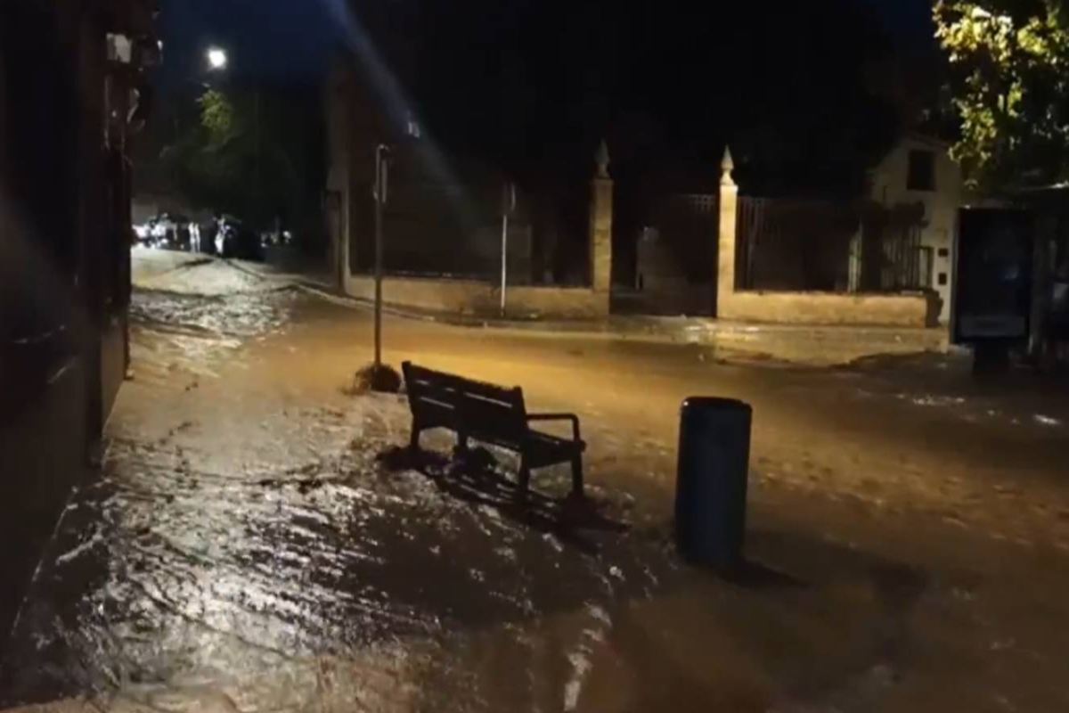 Imagen de una calle de Azucaica convertida en un río.