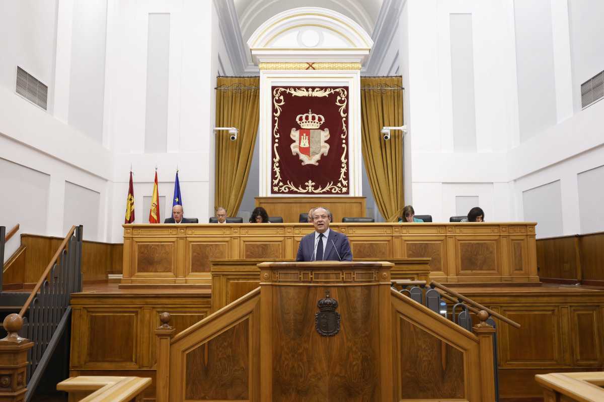 El consejero de Hacienda, Administraciones Públicas y Transformación Digital, Juan Alfonso Ruiz Molina, en las Cortes de Castilla-La Mancha.