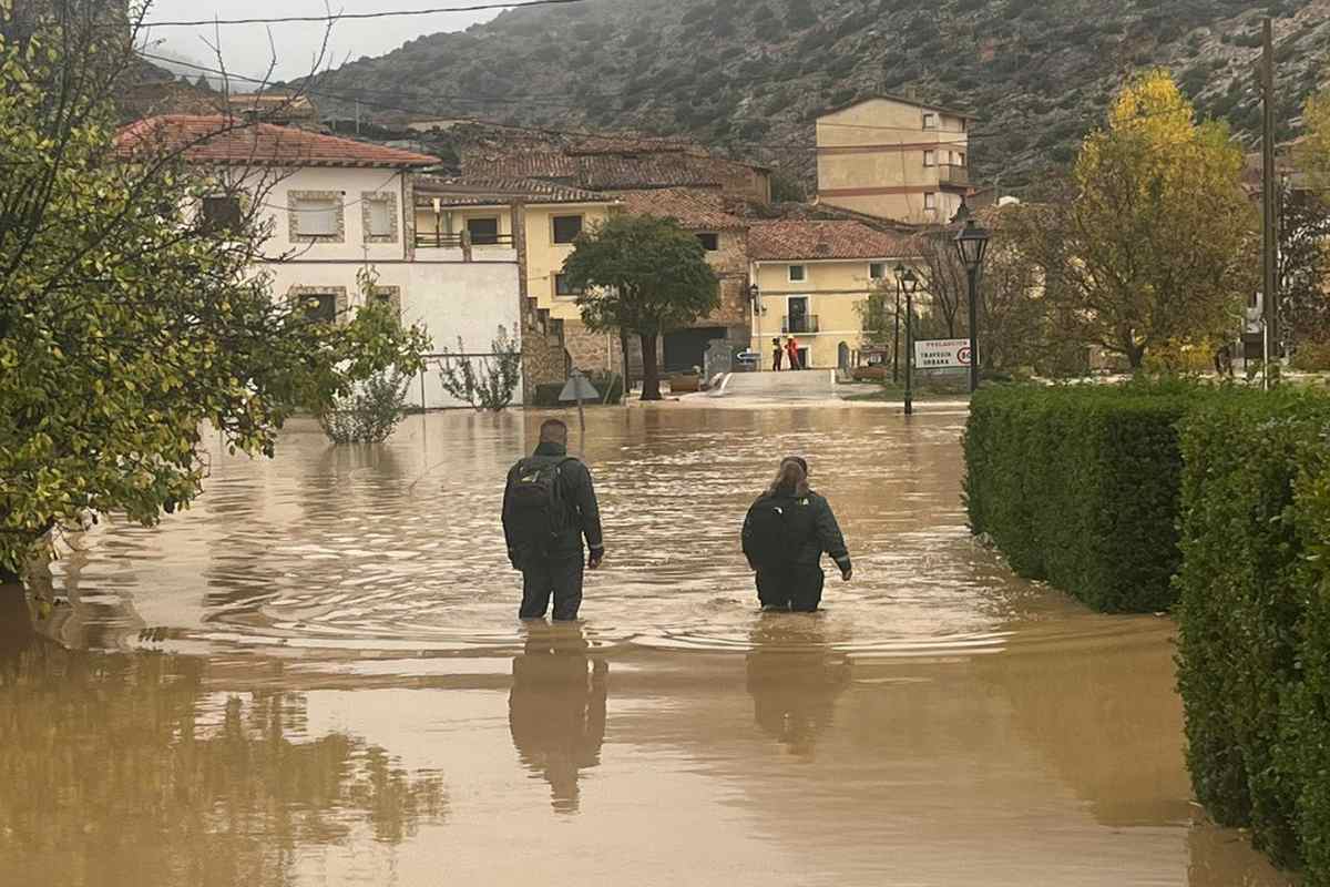 Agentes de la Guardia Civil de Guadalajara rescatan a dos personas en Mochales (Guadalajara)