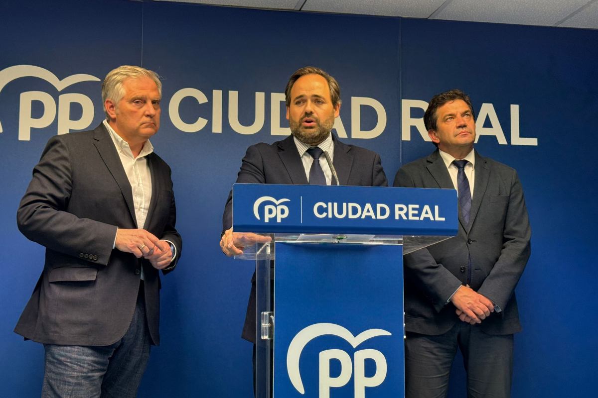 Rueda de prensa de Paco Núñez, acompañado del presidente de la Diputación y el alcalde de Ciudad Real