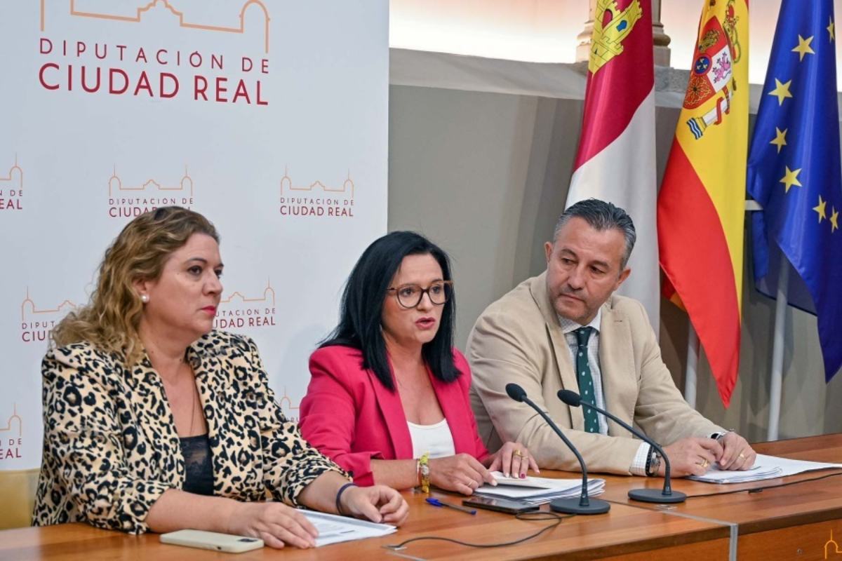 Rueda de prensa del vicepresidente cuarto, Adrián Fernández, y la diputada provincial Maribel Mansilla.