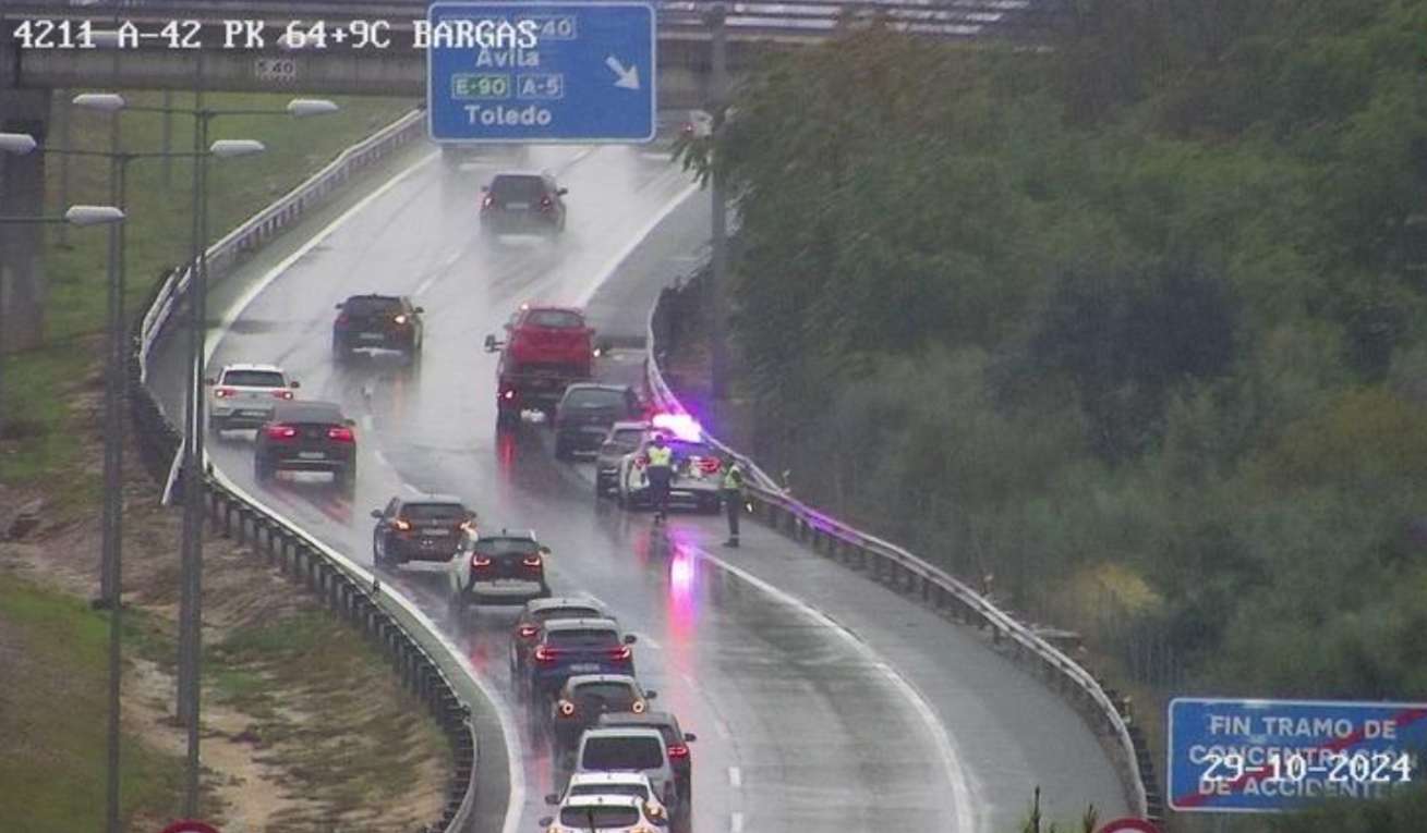 Una colisión en cadena en la autovía A-42 sentido Toledo ha provocado el corte del carril izquierdo de la vía, en el entorno de Bargas/Foto: DGT