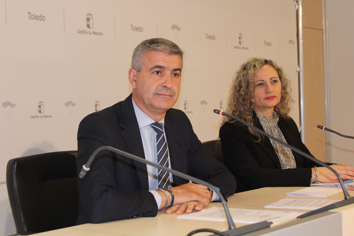 Álvaro Gutiérrez y Silvia Fernández presentaron las inversiones de la Junta en Toledo.