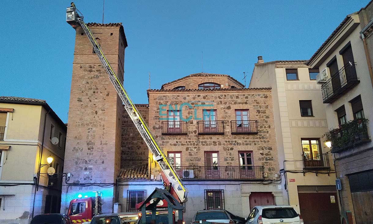 Desprendimiento en la Torre de San Cristóbal. Foto: Rebeca Arango.