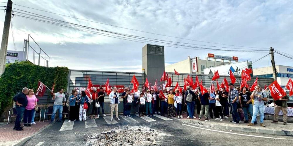 Concentración de CCOO ante la sede de CTS en Toledo. Foto: CCOO CLM.