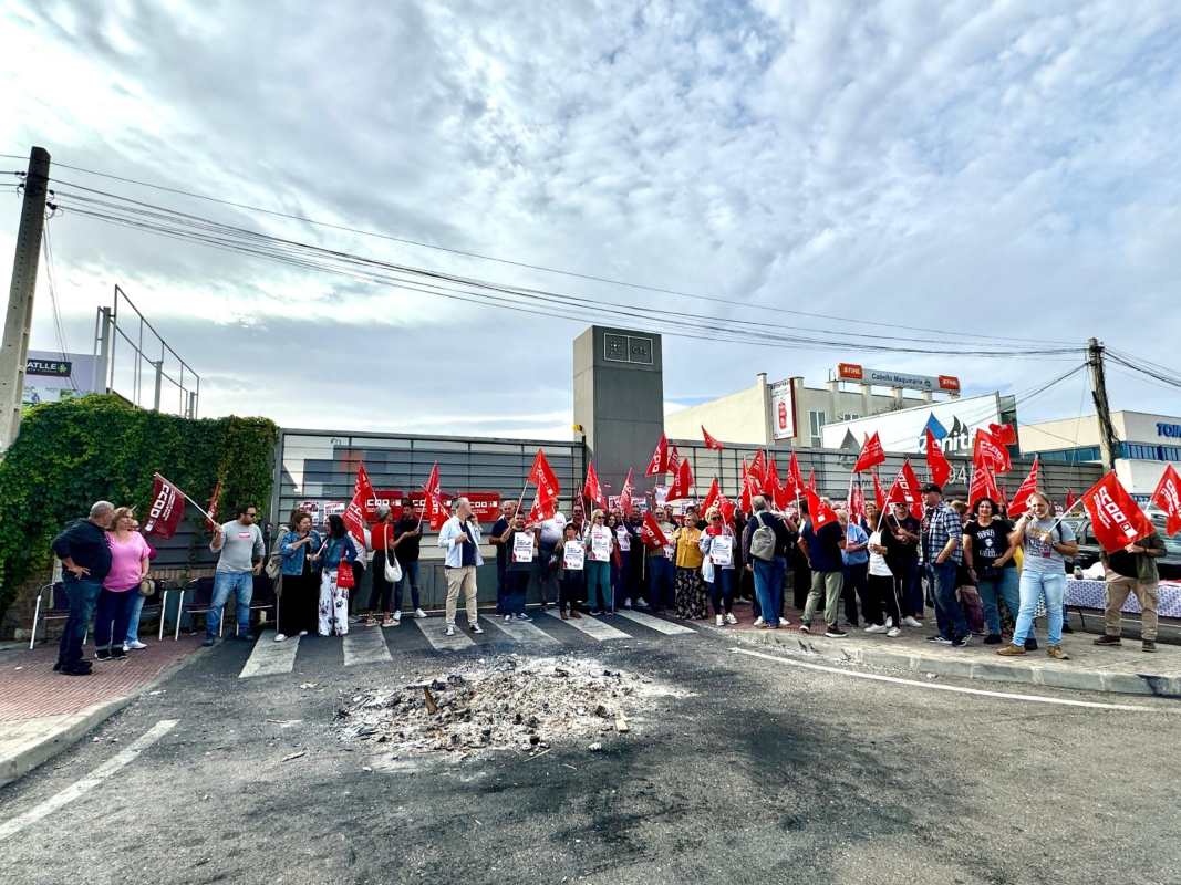 Concentración de CCOO ante la sede de CTS en Toledo. Foto: CCOO CLM.