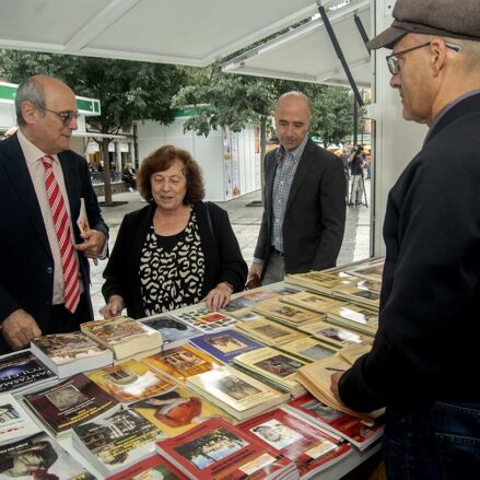 Un momento en el primer día de la Feria del Libro. Foto: Rebeca Arango.