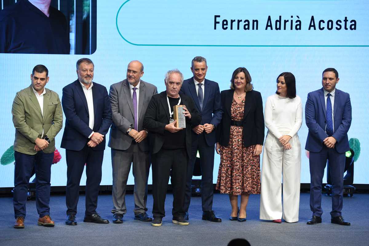 Entrega del Premio Extraordinario 'Culinaria' a Ferran Adrià.