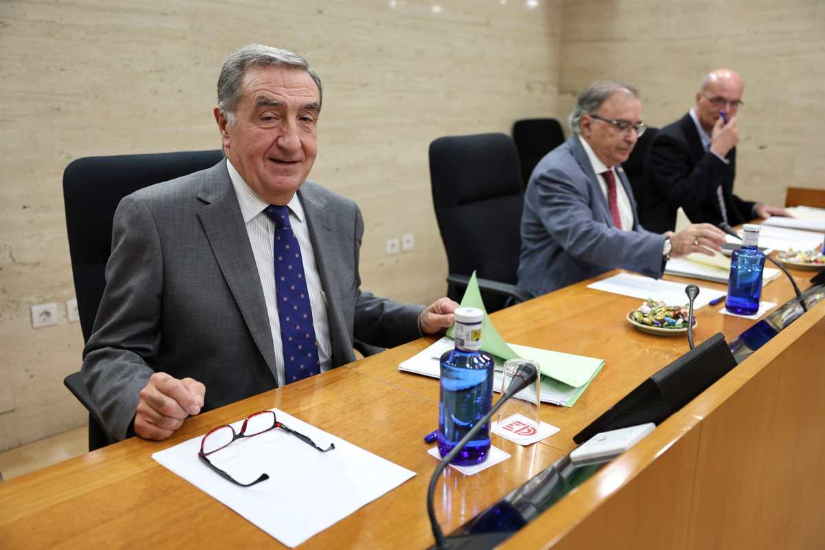 El fiscal general de Castilla-La Mancha, Emilio Fernández compareciendo en las Cortes regionales. Foto: EFE/Ismael Herrero.