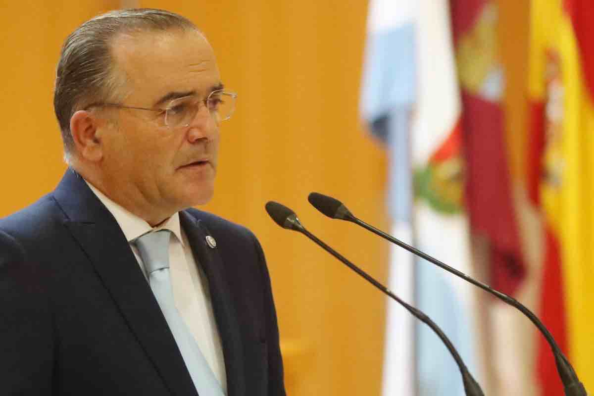 El alcalde de Talavera de la Reina, José Julián Gregorio, durante el Debate del Estado del Municipio, celebrado este miércoles