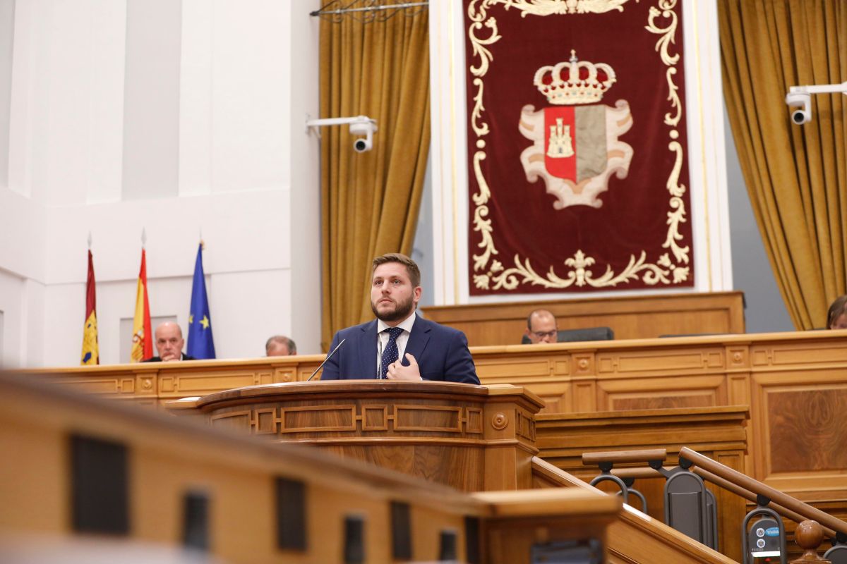 Navho Hernando, durante su intervención en las Cortes de CLM. Foto: Cortes de CLM.