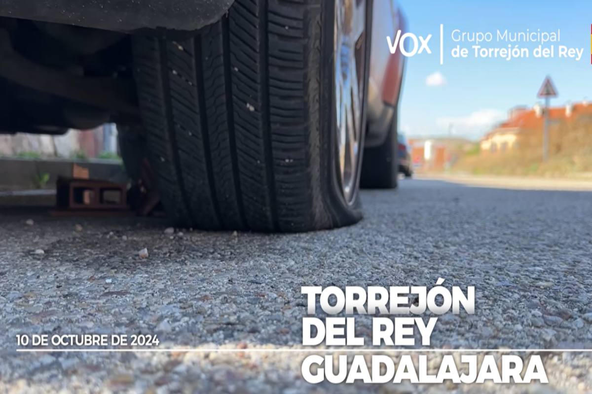 ruedas pinchadas del vehículo de la alcaldesa de Torrejón del Rey (Guadalajara)