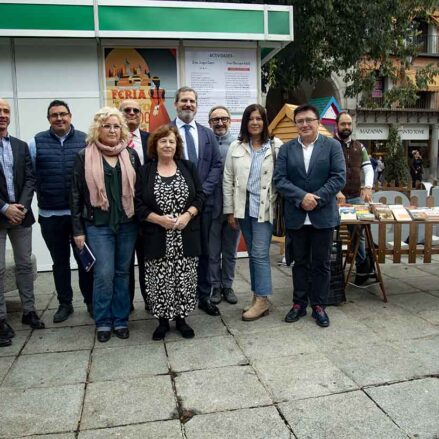 Foto de familia en la inauguración de la Feria del Libro de Toledo. Foto: Rebeca Arango.