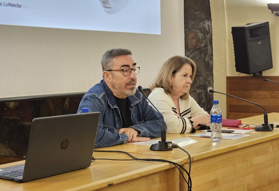 El secretario general del CCOO Castilla-La Mancha, Paco de la Rosa, durante su intervención en el acto sobre Salud Mental. Foto: CCOO CLM.