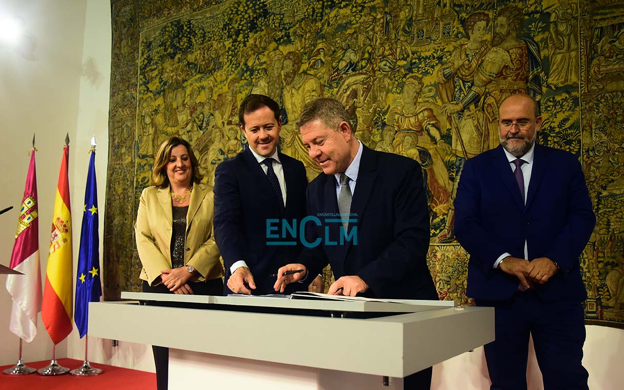 Firma del protocolo de colaboración para la Cine en Toledo. Foto: Rebeca Arango.