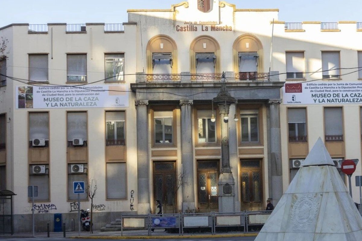 Edificio de la antigua Delegación de Sanidad de la JCCM