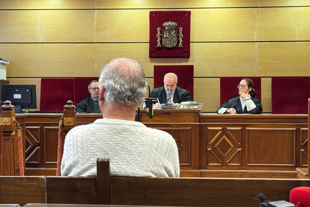 El acusado sentado en el banquillo de la Audiencia Provincial de Ciudad Real