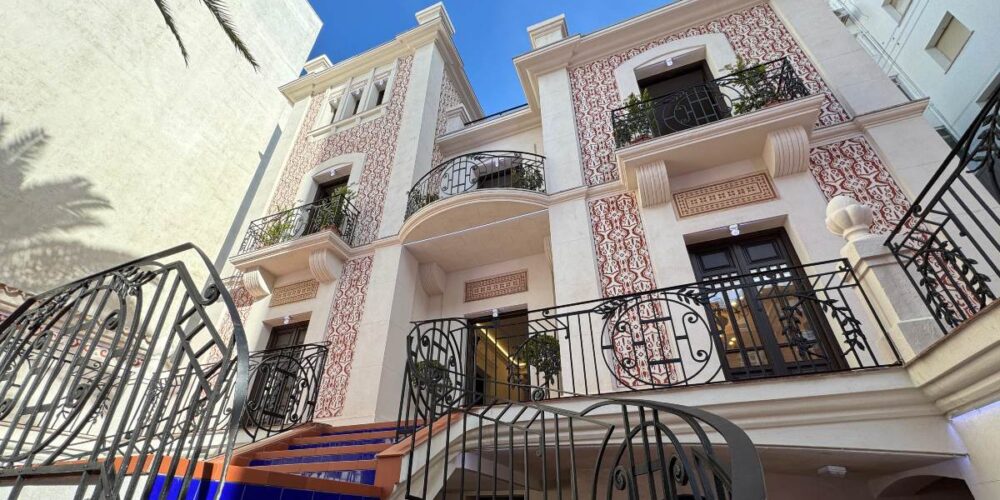 Fachada del recién rehabilitado palacete de la Cruz Roja de Ciudad Real