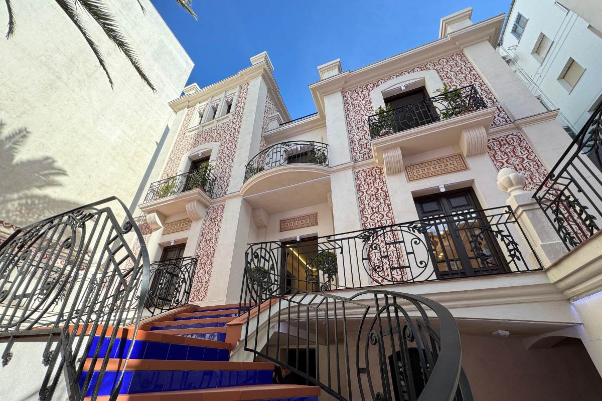 Fachada del recién rehabilitado palacete de la Cruz Roja de Ciudad Real