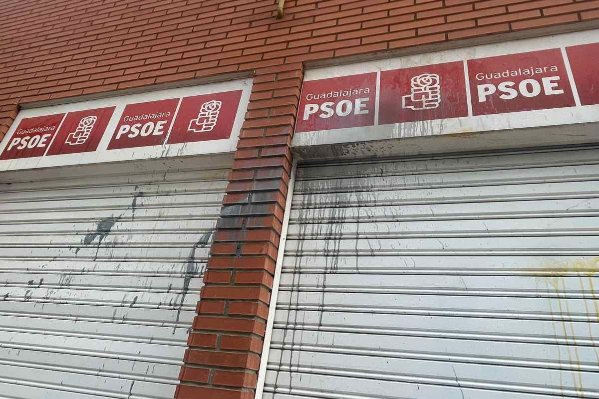 La sede del PSOE en Guadalajara sufre actos vandálicos durante el fin de semana