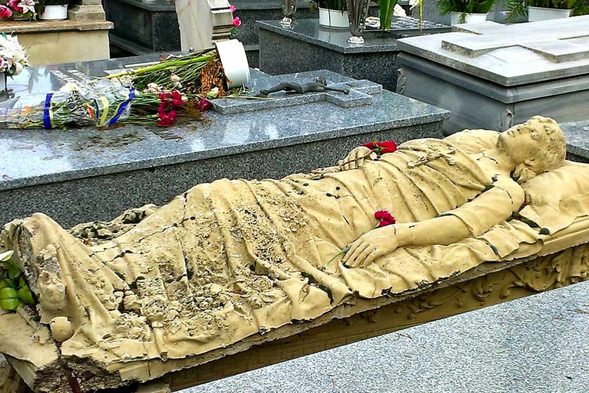 Tumba de Apolonia en el Cementerio de Ciudad Real