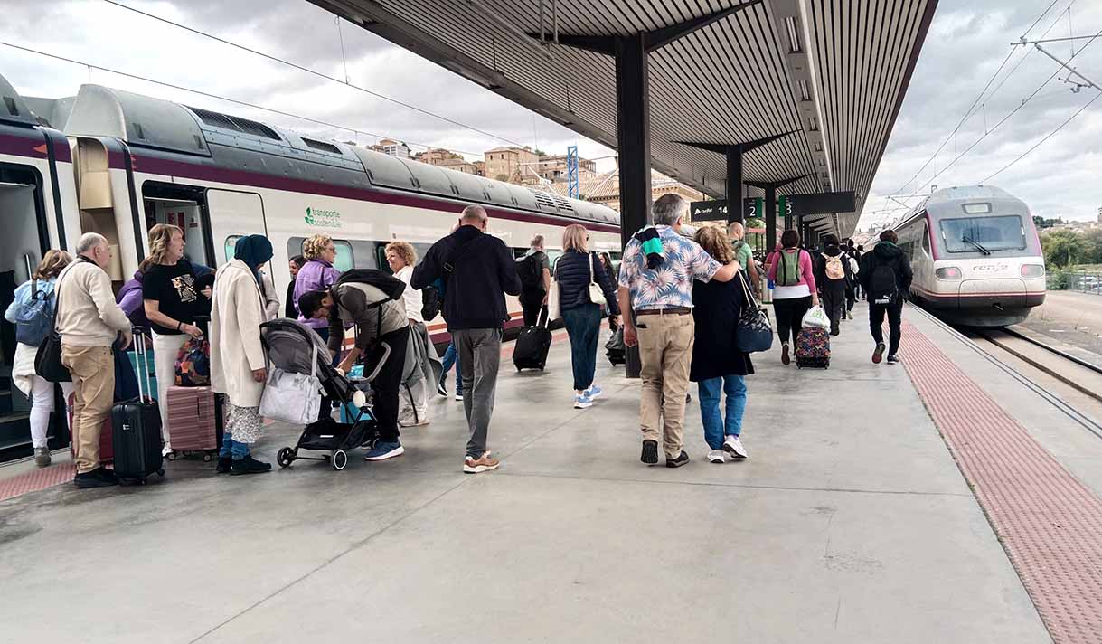 Estación de tren (AVE) de Toledo, turistas