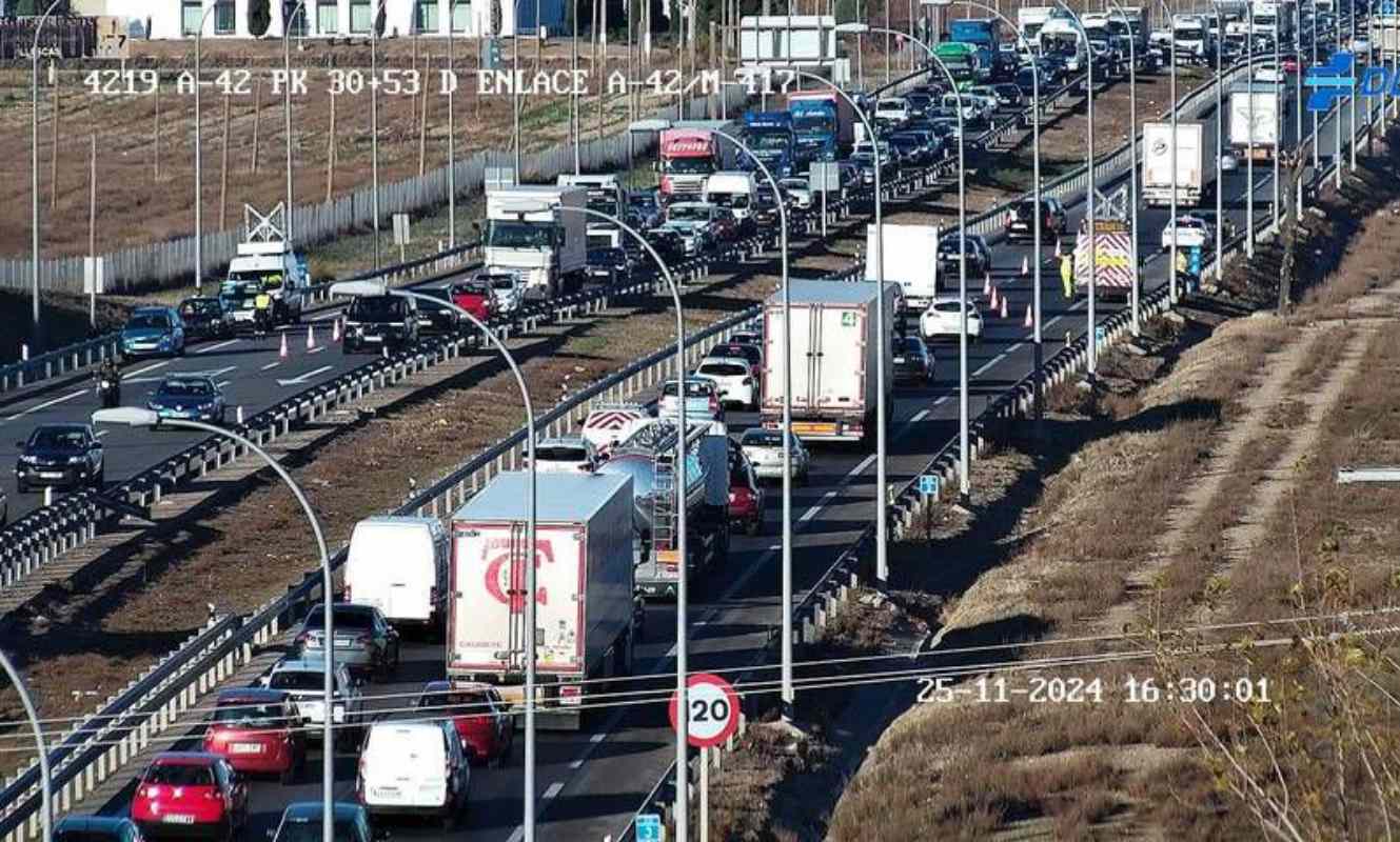 Accidentes en el mismo punto en ambos sentidos han provocado retenciones en la A-42.