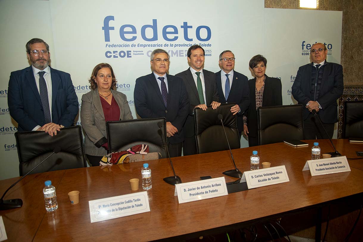 Foto de familia de la presentación de la campaña 'Bono Comercio Toledo'. Foto: Rebeca Arango.