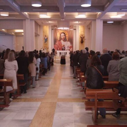 Funeral de Esteban Paños en la Parroquia de San Juan de la Cruz.