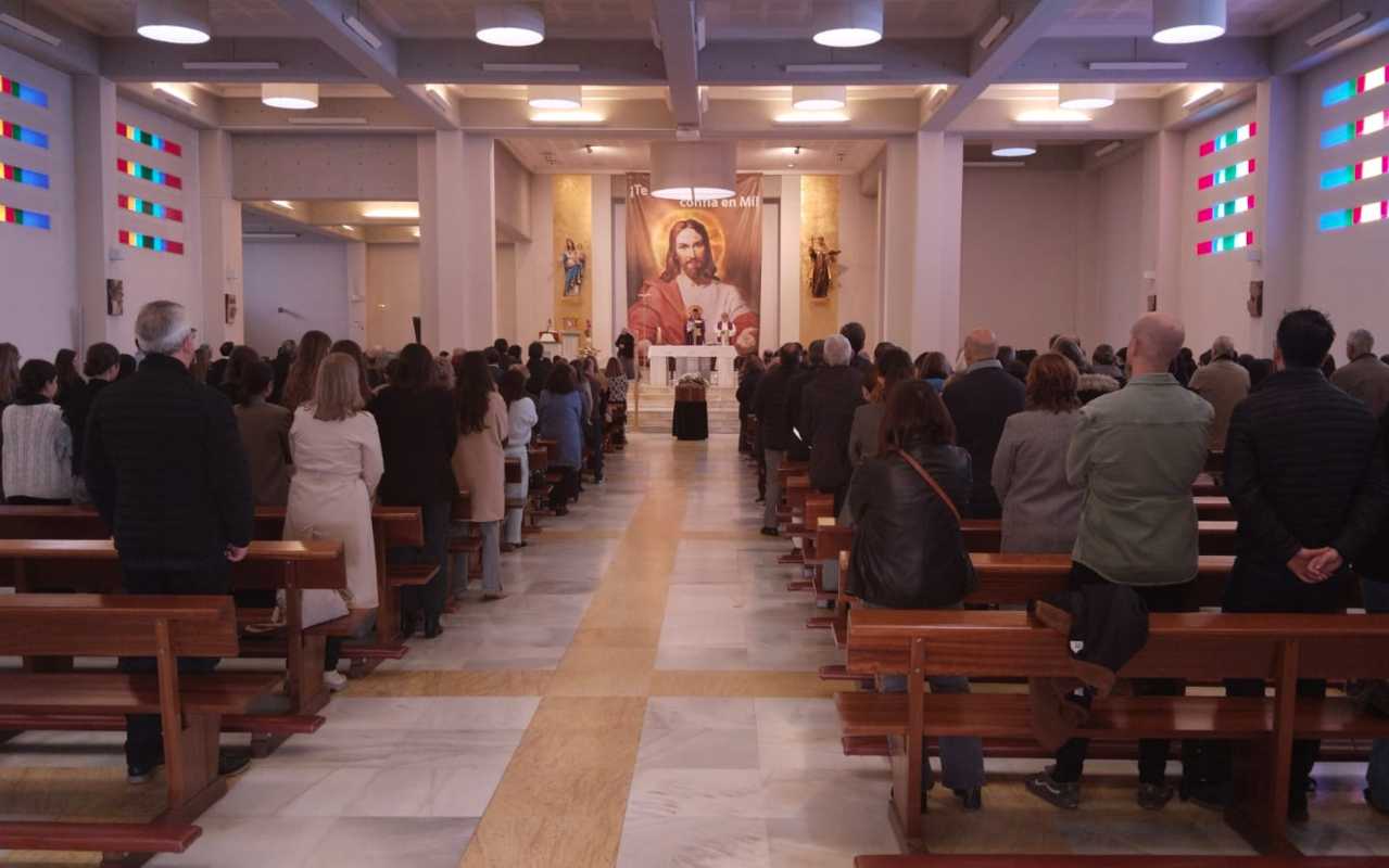 Funeral de Esteban Paños en la Parroquia de San Juan de la Cruz.