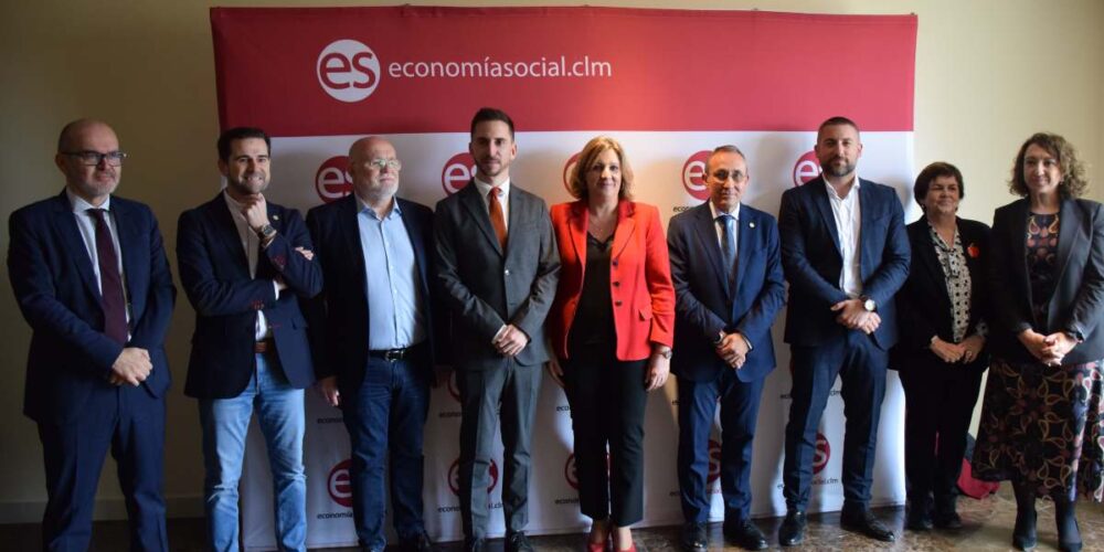 Foto de familia del acto conmemorativo del Día de la Economía Social.