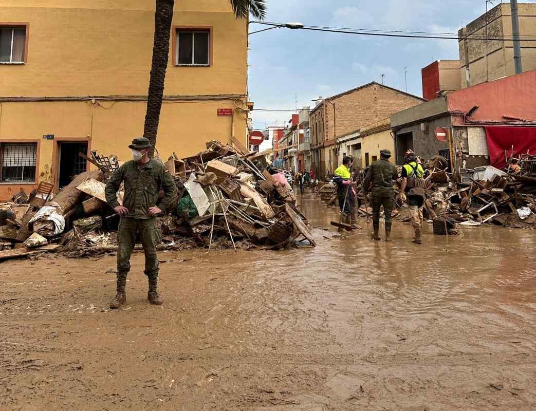 Emergencias trabajando en Paiporta.