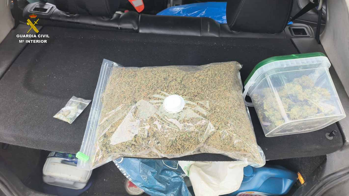 Llevaba un kilo de marihuana en el maletero de su coche en Uceda.