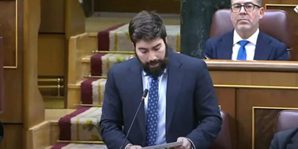 Manuel Mariscal, legitimando la dictadura franquista en el Congreso.