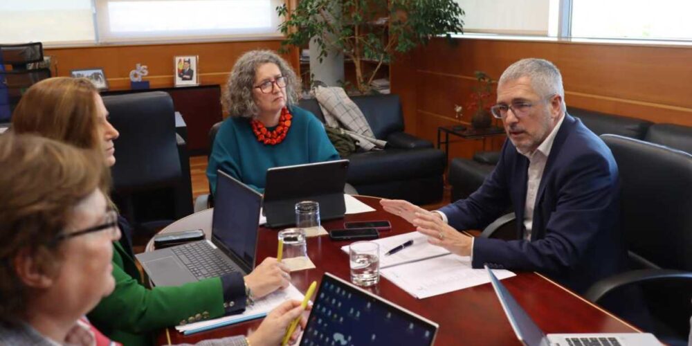 Reunión entre la consejera de Desarrollo Sostenible, Mercedes Gómez, y el secretario de Estado de Medio Ambiente, Hugo Moran.