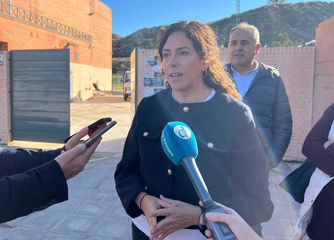 Noelia de la Cruz acusa al alcalde de ser el responsable de la situación.