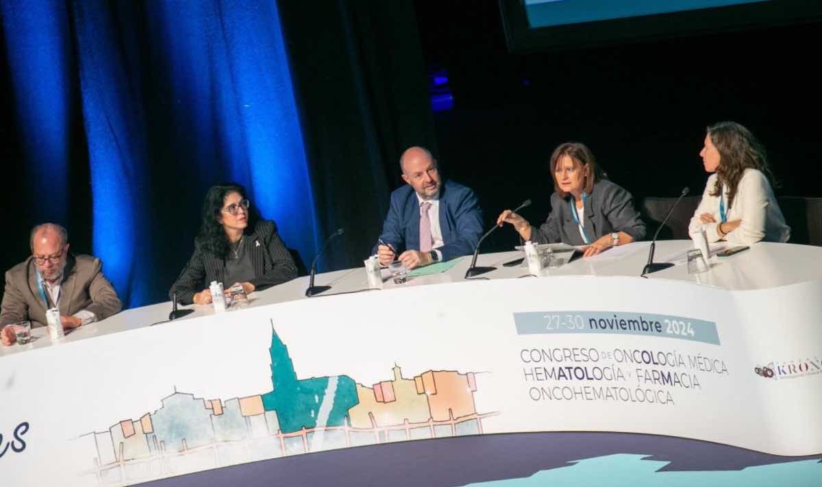 El director gerente del SESCAM, Alberto Jara, ha asistido a la inauguración del 12º Congreso de Oncología Médica, Hematología y Farmacia Oncohematológica ‘Tendiendo Puentes’. (Fotos: A. Pérez Herrera // JCCM)