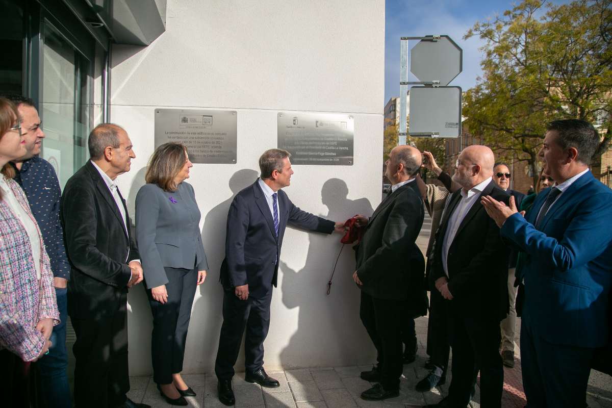 Page inauguró la nueva Oficina Emplea de Villarrobledo.