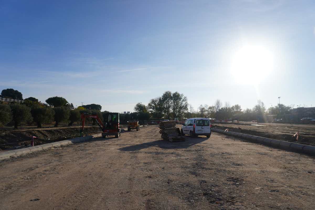 Obras en el nuevo parque comercial de torrijos.